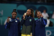 Simone Biles, Rebeca Andrade y Jordan Chiles. Foto: EFE Simone Biles, Rebeca Andrade y Jordan Chiles. Foto: EFE