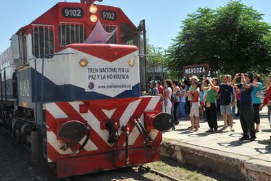 MDZol | La formación compuesta por 14 coches llegó pasadas las 11. Foto: Pachy Reynoso / MDZ
