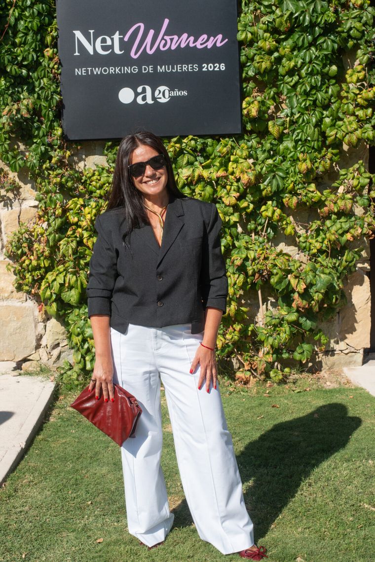 Paula Crombas. Paula Crombas.