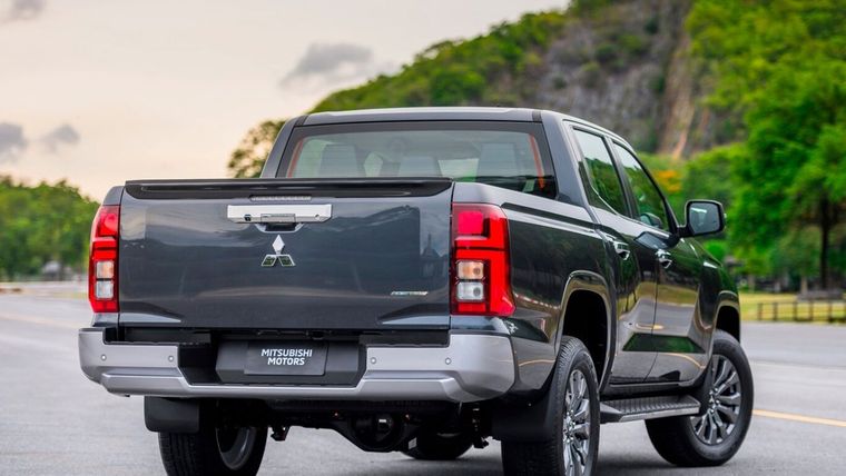 La nueva Mitsubishi L200 viene equipada con un motor 2.4 turbodiesel de cuatro cilindros en línea.