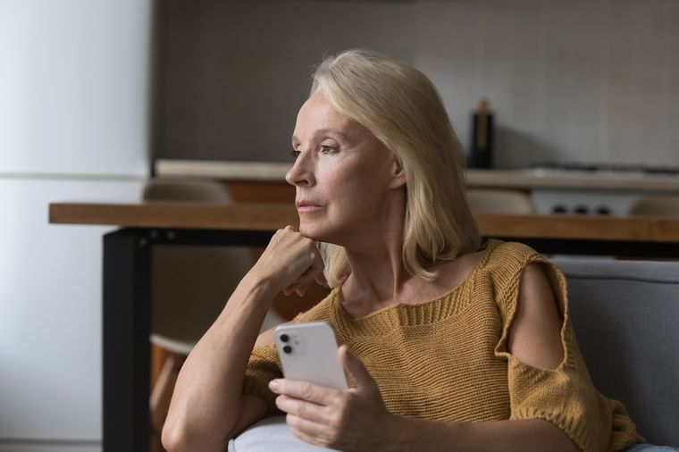 Los algoritmos están diseñados para retener la atención de los abuelos por más tiempo del que ellos mismos planearon. Los algoritmos están diseñados para retener la atención de los abuelos por más tiempo del que ellos mismos planearon.