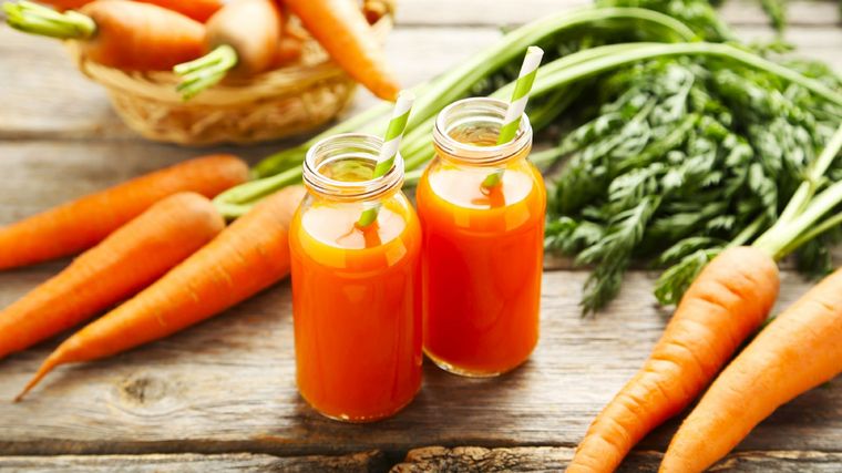 EL jugo de zanahoria y alfalfa aporta diversos nutrientes al organismo Foto: Shutterstock