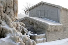 increible paisaje: la helada y el viento transforman un pueblo entero