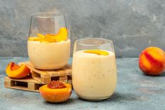 Receta rápida de batido de helado de duraznos con pocos ingredientes.
