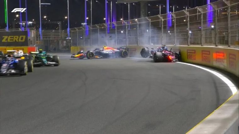 Los pilotos de Alpine y Red Bull se tocaron y provocaron el ingreso del Safety Car. Foto: captura de TV