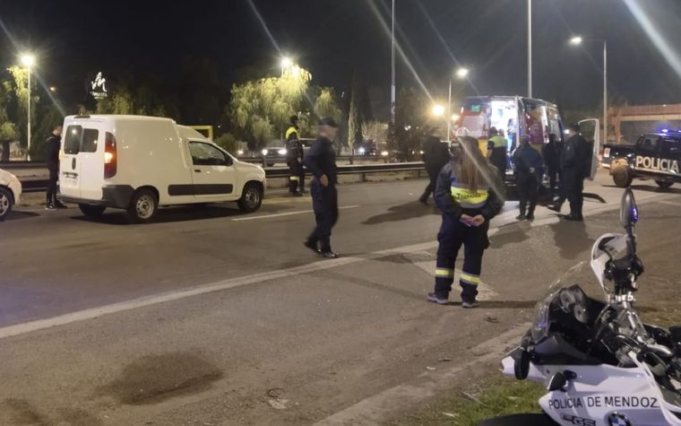 El peatón fue trasladado al Hospital Central y se encuentra grave.