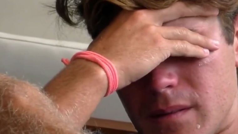 Marcos, en medio de un momento de profunda emoción en Gran Hermano Foto: Captura TV