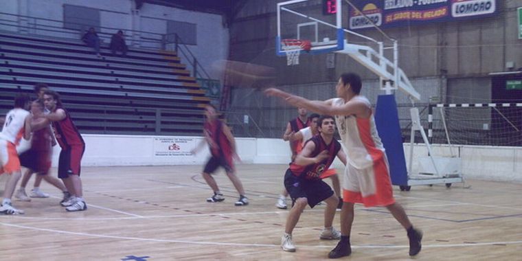 La Naranja comenzó a rodar en la quinta fecha del Torneo Clausura. Foto: Mario Urzúa