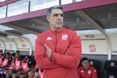 San Martín de Tucumán despidió a Ariel Martos a días de jugar con River por Copa Argentina. Foto: @CASMOficial San Martín de Tucumán despidió a Ariel Martos a días de jugar con River por Copa Argentina. Foto: @CASMOficial