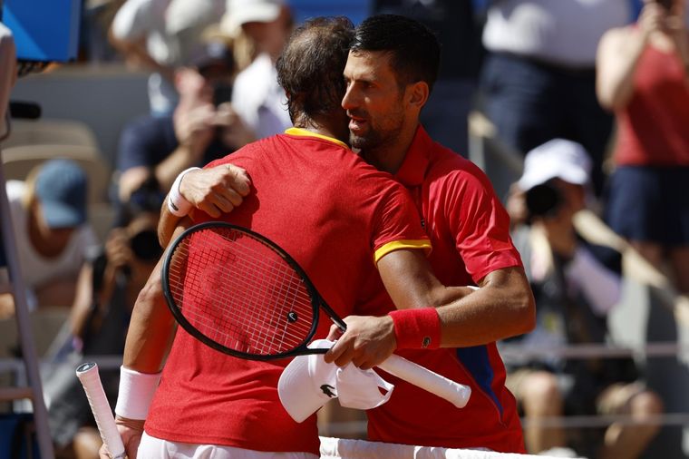 Djokovic reconoció a Nadal luego de vencerlo en los París 2024. Foto: EFE