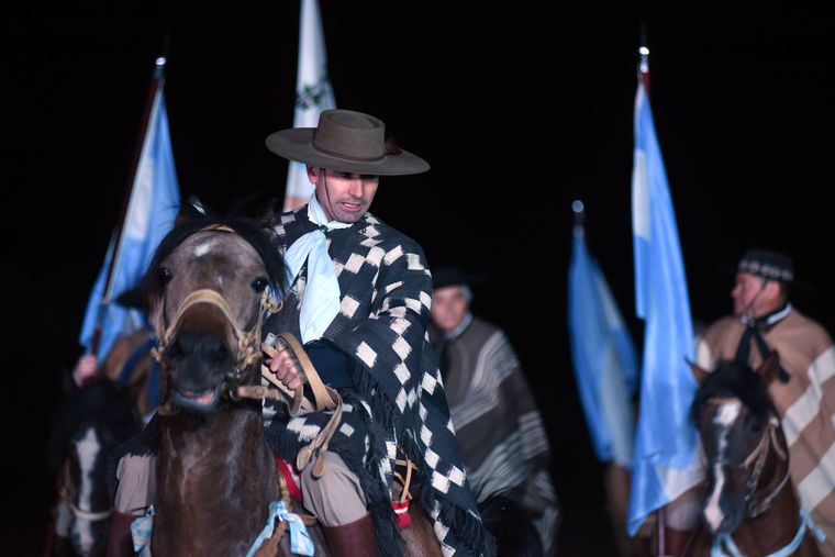 Se vivieron escenas emocionantes durante el show de jinetes y caballos. Se vivieron escenas emocionantes durante el show de jinetes y caballos.