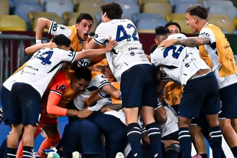 Independiente Rivadavia y una noche memorable en el Maracaná. Independiente Rivadavia y una noche memorable en el Maracaná.