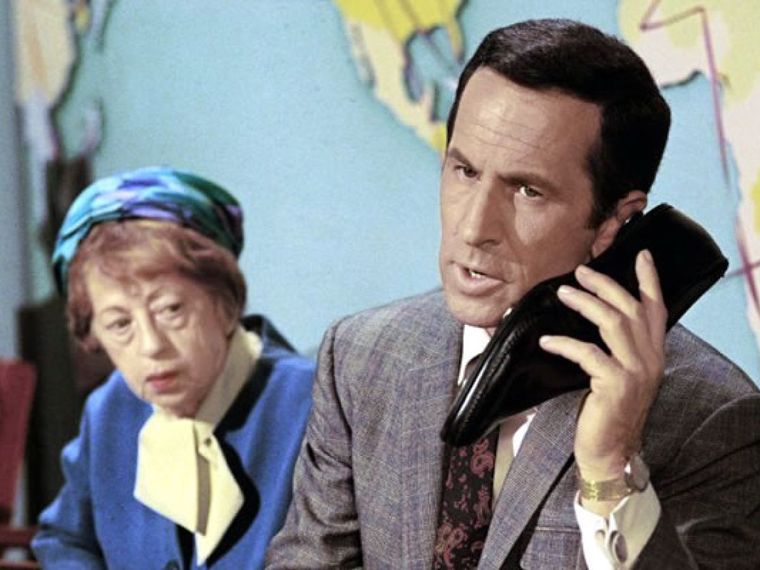 A la serie El Superagente 86 le bastaron sólo cinco temporadas para hacer de Maxwell Smart un personaje icónico.