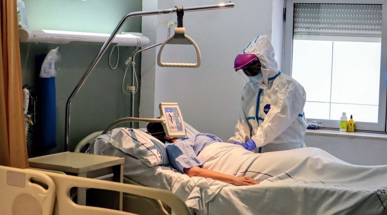 Una paciente y su médico, en España. Foto: Gobierno de Canarias.