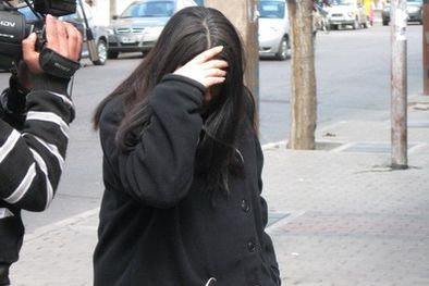 MDZol | Altamirano tapa su rostro al momento de ingresar al juicio. Foto: Carlos Fernández/MDZ