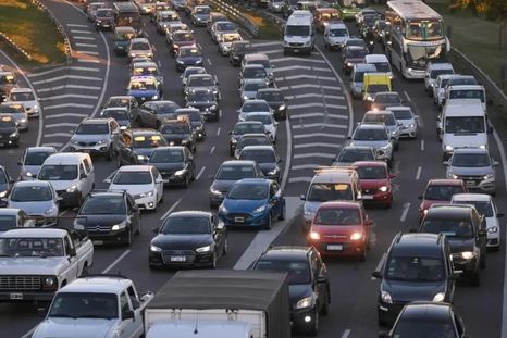 Miércoles complicado en el tránsito: demoras en Av. General Paz y fuertes retrasos en Lugones
