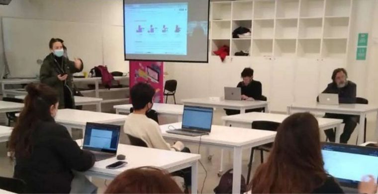 Con un sistema híbrido, los alumnos tendrán la libertad de cursar presencialmente.Foto: Redes Di Tella
