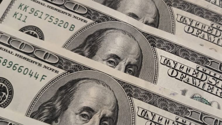 El dólar volvió a subir este lunes.
