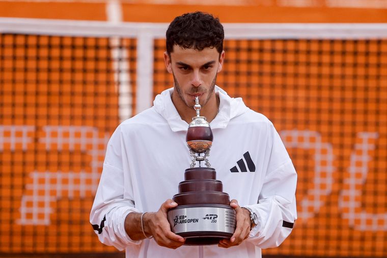 Francisco Cerúndolo por fin pudo levantar el trofeo del Argentina Open.
