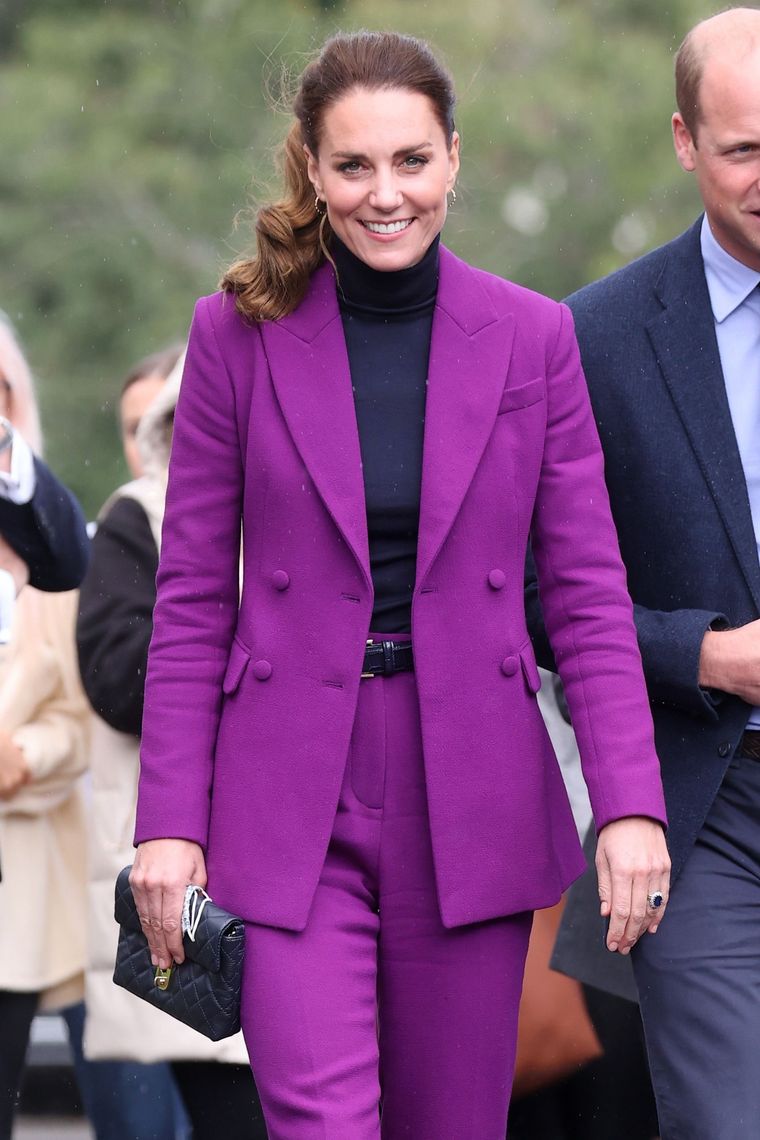 Kate Middleton y Letizia Ortiz nos proponen el traje violeta como tendencia 2022. Foto: Vogue