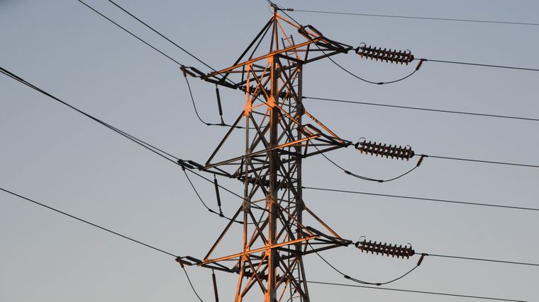 En qué zonas y horarios habrá cortes de luz este viernes