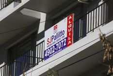 Los sueldos están por muy debajo de lo que es la inflación y no acompañan la situación del país y esto hace que las familias inquilinas tengan una vara de doble inflación. Foto: NA