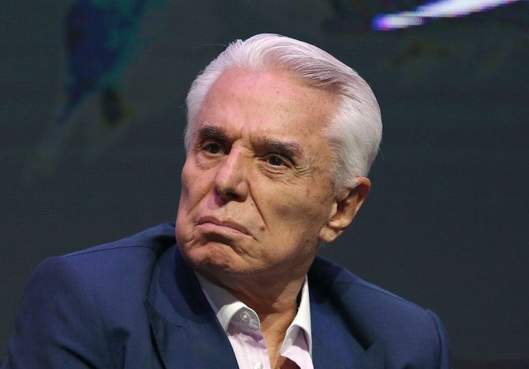 Aunque Frida Sofía hay interpuesto una demanda en contra de au abuelo Enrique Guzmán, el cantante dijo que ama a su nieta.