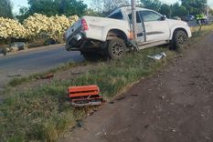 Una camioneta que remolcaba a un auto chocó con un poste y hay tres heridos Foto: Ministerio de Seguridad de Mendoza