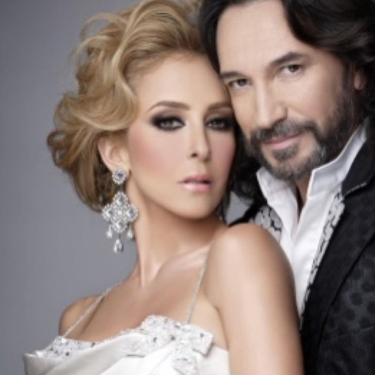 Marco Antonio Solís y Cristy Solís son una de las parejas más queridas de la farándula latina.