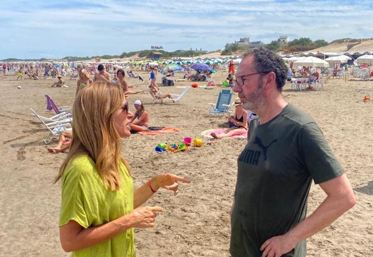 Victoria Tolosa Paz junto al intendente de Carlos Casares. Foto: Twitter Victoria Tolosa Paz