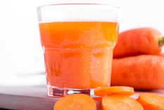 El jugo de zanahoria contiene una pequeña cantidad de potasio radiactivo. Foto: GETTY IMAGES