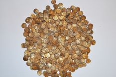 El hombre encontró monedas de la época del imperio romano y valdrían más de un millón de dólares