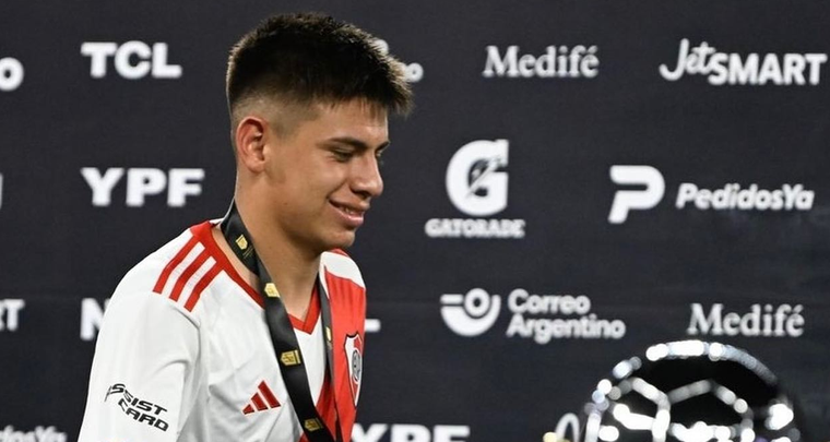 Echeverri y un destino previo al Manchester City. Foto: @claudioecheverri_