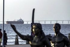 Un buque de Venezuela con petróleo, visto desde el malecón de Maracaibo. Un buque de Venezuela con petróleo, visto desde el malecón de Maracaibo.
