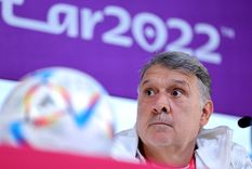 El Tata Martino se puede convertir este sábado en el sexto director técnico en la historia de los Mundiales en vencer a su país de nacimiento. Foto: EFE