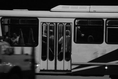 MDZol | A unos 500 metros, Bono sólo fue visto en el bus del aeropuerto. Foto: Alf Ponce/Mdz