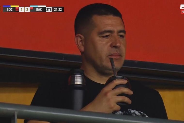 Riquelme mandó a los jugadores de Boca a ver la celebración de Racing.