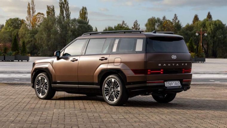 Hyundai Santa Fe 2025.