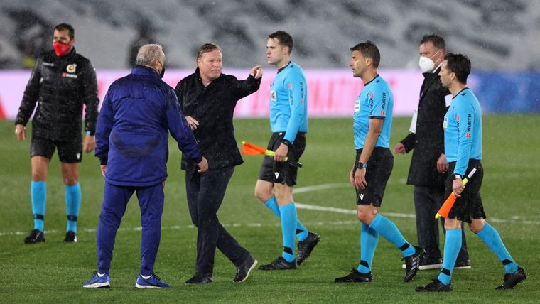 Koeman estalló contra la terna arbitral del clásico. Foto: AS