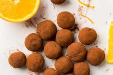 Trufas veganas de chocolate y naranja. Foto: veganonboard.com
