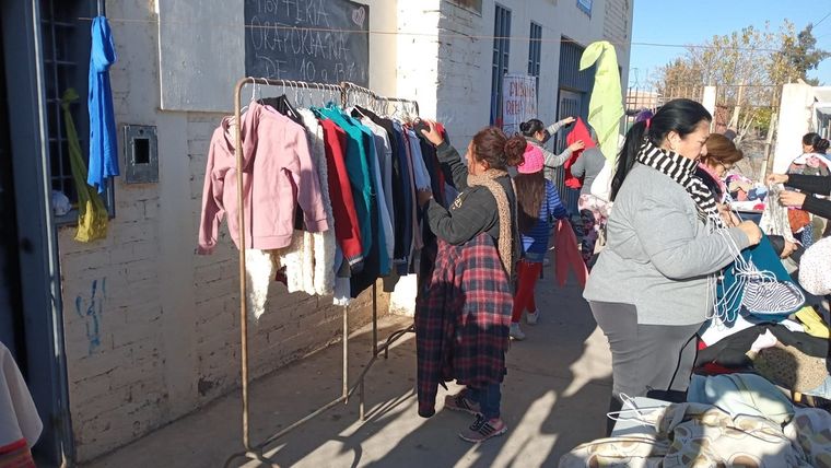 Una de las estrategias para recaudar algo de dinero es vender la ropa usada en buen estado en lugar de regalarla. Foto: Archivo MDZ Una de las estrategias para recaudar algo de dinero es vender la ropa usada en buen estado en lugar de regalarla. Foto: Archivo MDZ