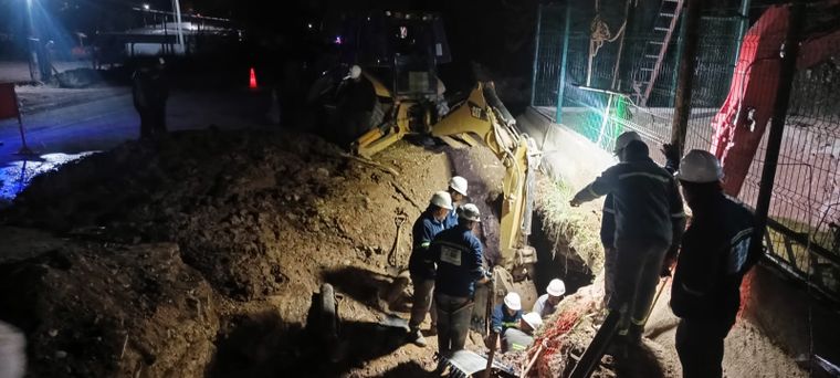 Los trabajos continúan hasta la madrugada.