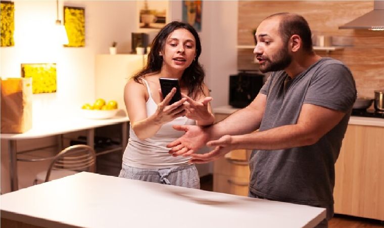 La inteligencia Artificial reveló quiénes son más infieles en una relación. Foto: Freepik