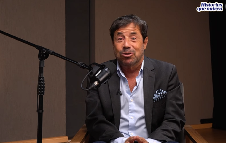 El diseñador Ricky Sarkany habló de sus nietos en la entrevista junto a Luli Fernández.&nbsp;