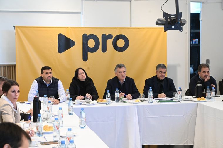 Mauricio Macri encabezó la reunión del PRO, junto a Jorge Macri, Soledad Martínez y Cristian Ritondo. Mauricio Macri encabezó la reunión del PRO, junto a Jorge Macri, Soledad Martínez y Cristian Ritondo.