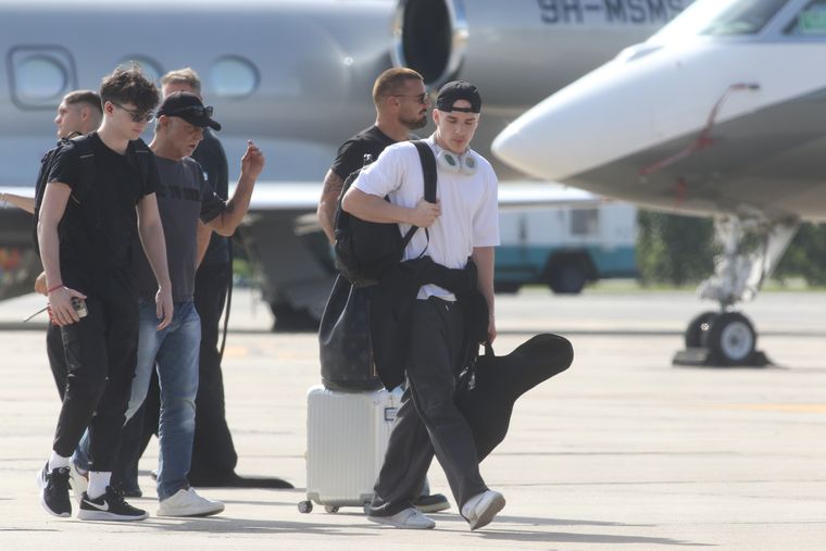 El cantante llegó acompañado de sus hijos. El cantante llegó acompañado de sus hijos.