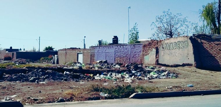 Reflejo de una sociedad El Barrio Espejo está lleno de familias trabajadoras que reclaman más limpieza.