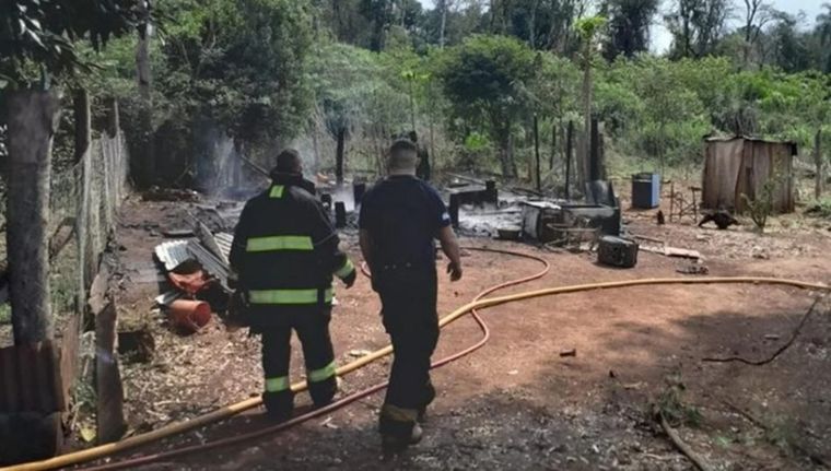 Trágico incendio en Misiones Foto: X - @LuisSpasiuk