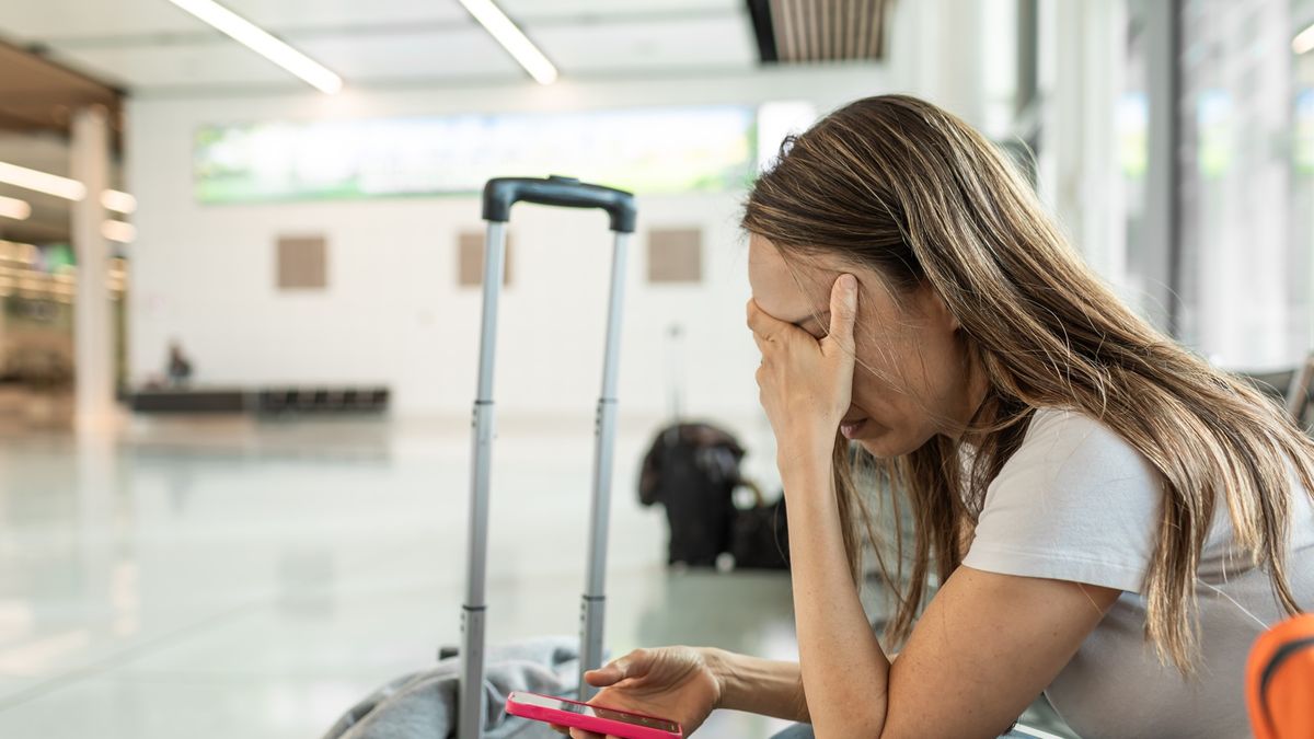 Viajaba a Mendoza para un casamiento y JetSmart la dejó sin vuelo, casamiento y solución