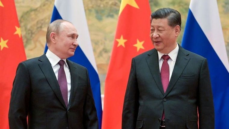 Putin y Xi durante su encuentro en Pekín. Foto: ALEXEI DRUZHININ\TASS VIA GETTY IMAGES
